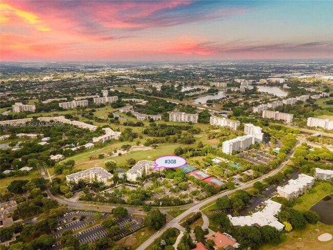 property at 3500 Oaks Clubhouse Dr