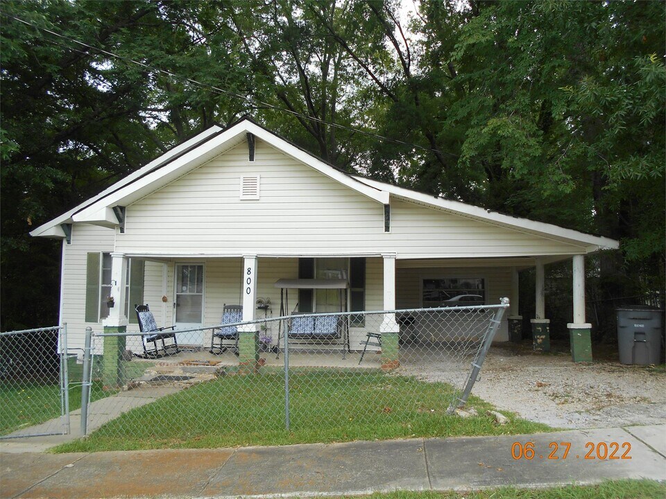 800 Swanson St in Lagrange, GA - Building Photo