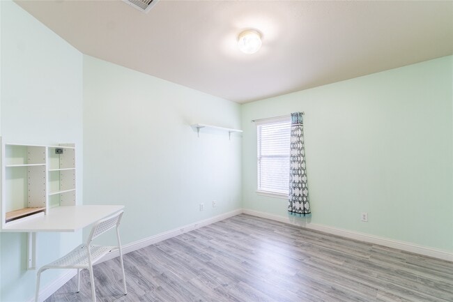 12819 Wisteria Park Dr