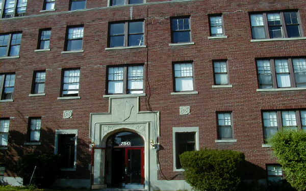 Seville Apartments in Highland Park, MI - Building Photo
