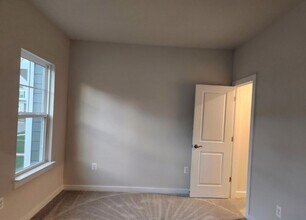 1709 Autumn Maple Leaf Dr in Dumfries, VA - Building Photo - Building Photo