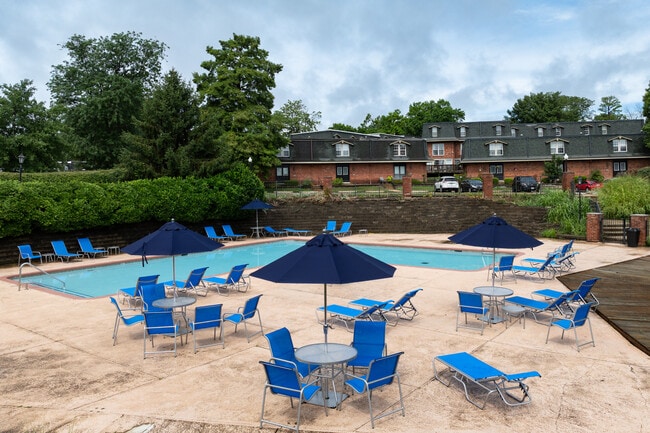 Retreat at Seven Trails in Ballwin, MO - Foto de edificio - Building Photo