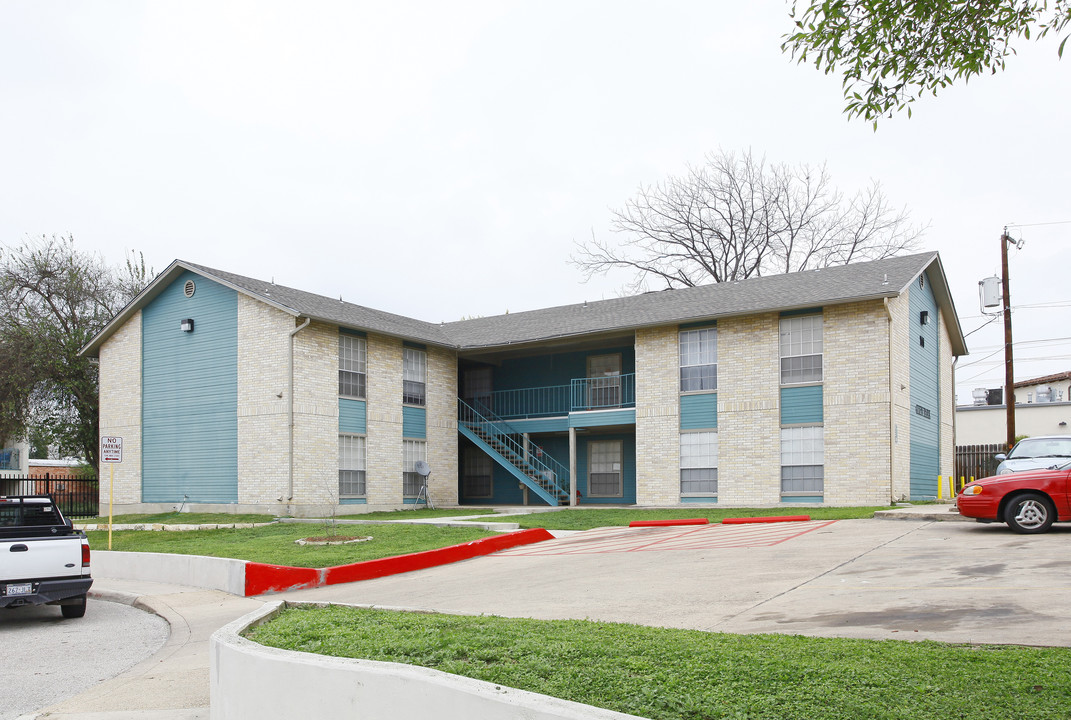 Glen Park Apartments in San Antonio, TX - Building Photo