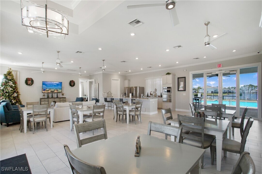 15253 Wildflower Cir in Naples, FL - Building Photo