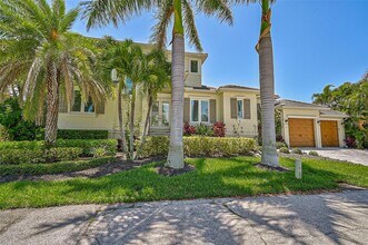 830 Tarawitt Dr in Longboat Key, FL - Building Photo - Building Photo