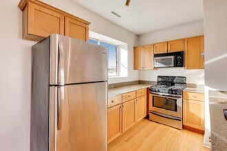 4017 N Troy St, Unit 2W in Chicago, IL - Building Photo - Building Photo