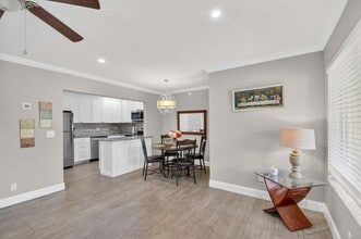 335 Pine Ridge Cir in Greenacres, FL - Building Photo - Building Photo