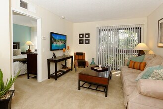 Windsor Court in Los Angeles, CA - Building Photo - Building Photo