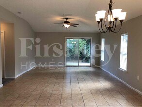 2137 Featherwood Dr W in Jacksonville, FL - Building Photo - Building Photo