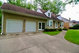 1111 S Washington Ave in Park Ridge, IL - Building Photo - Building Photo