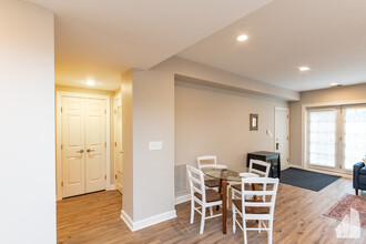 618 W Oakdale Ave, Unit 1 in Chicago, IL - Foto de edificio - Building Photo