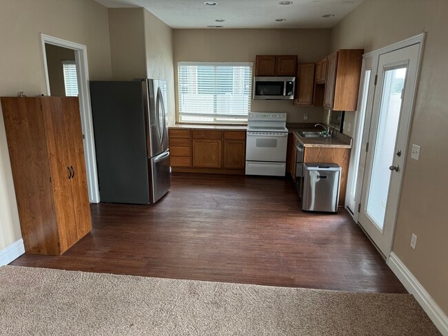 830 Oxford Dr, Unit Basement Apartment
