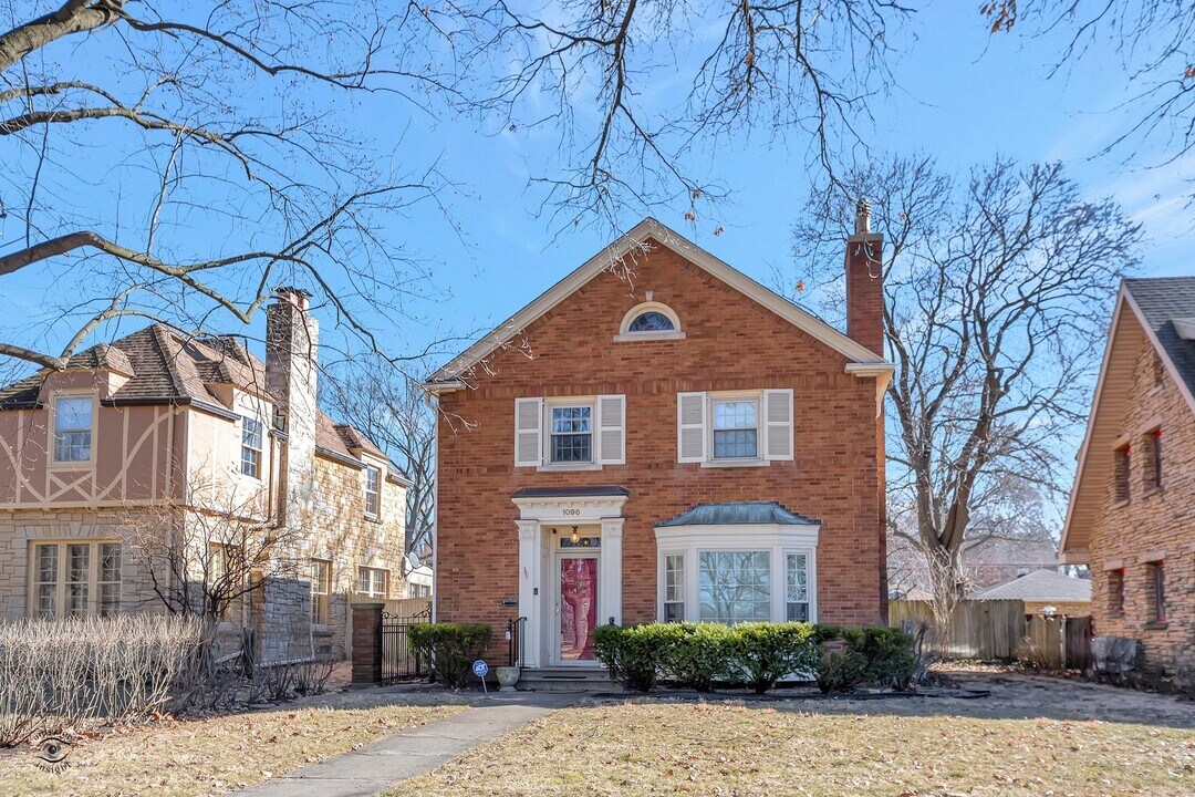1096 S Wildwood Ave in Kankakee, IL - Building Photo