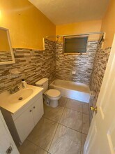 43 NW 183rd Terrace in Miami Gardens, FL - Building Photo - Building Photo