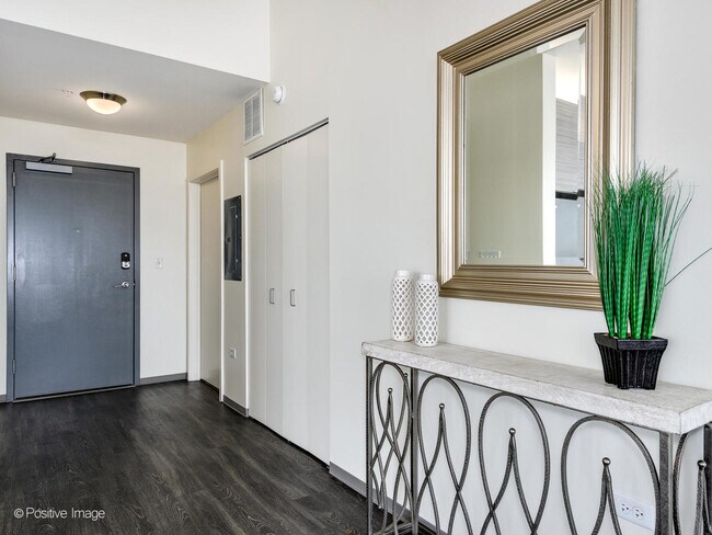 1912 N Milwaukee Ave in Chicago, IL - Building Photo - Building Photo