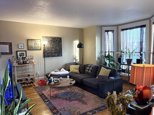 property at 14 Mt Vernon St