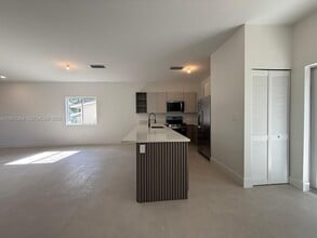 2788 NW 9th Pl in Fort Lauderdale, FL - Foto de edificio - Building Photo