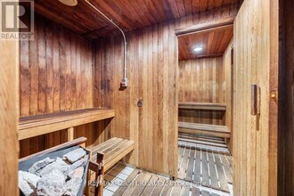 25-1025 Grenville St in Toronto, ON - Building Photo - Building Photo