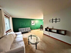 800 W Beechtree Ln in Bartlett, IL - Building Photo - Building Photo
