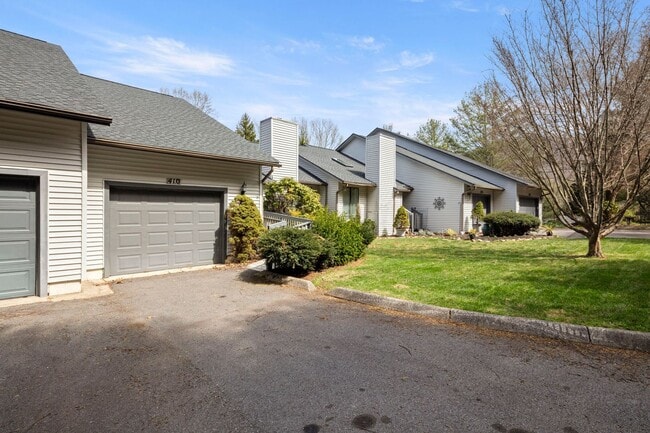 410 Sweeten Way in Asheville, NC - Building Photo - Building Photo