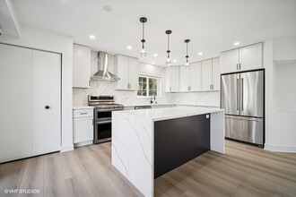 70 Lemans Dr in Wheeling, IL - Building Photo - Building Photo
