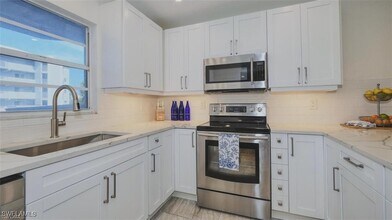 4531 Bay Beach Ln in Fort Myers Beach, FL - Building Photo - Building Photo