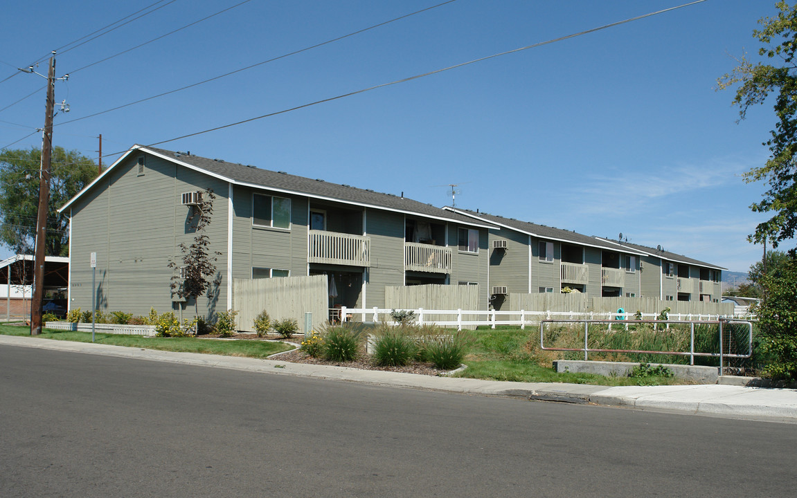 Towne Apartments in Eagle, ID - Building Photo