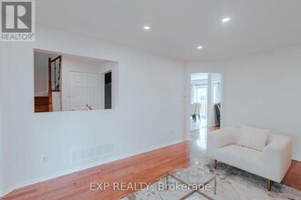 1043 Roseheath St in Oshawa, ON - Building Photo - Building Photo