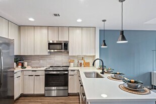 Bell Uptown Charlotte in Charlotte, NC - Building Photo