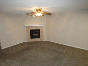 10615 N Locust Ct in Kansas City, MO - Building Photo - Building Photo