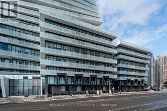 415 Webb Dr in Mississauga, ON - Building Photo - Building Photo