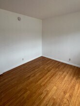 18550 Hatteras St in Tarzana, CA - Building Photo - Building Photo