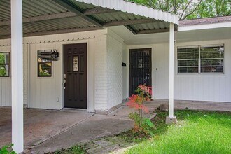 4205 Ember Ln in Deer Park, TX - Building Photo - Building Photo
