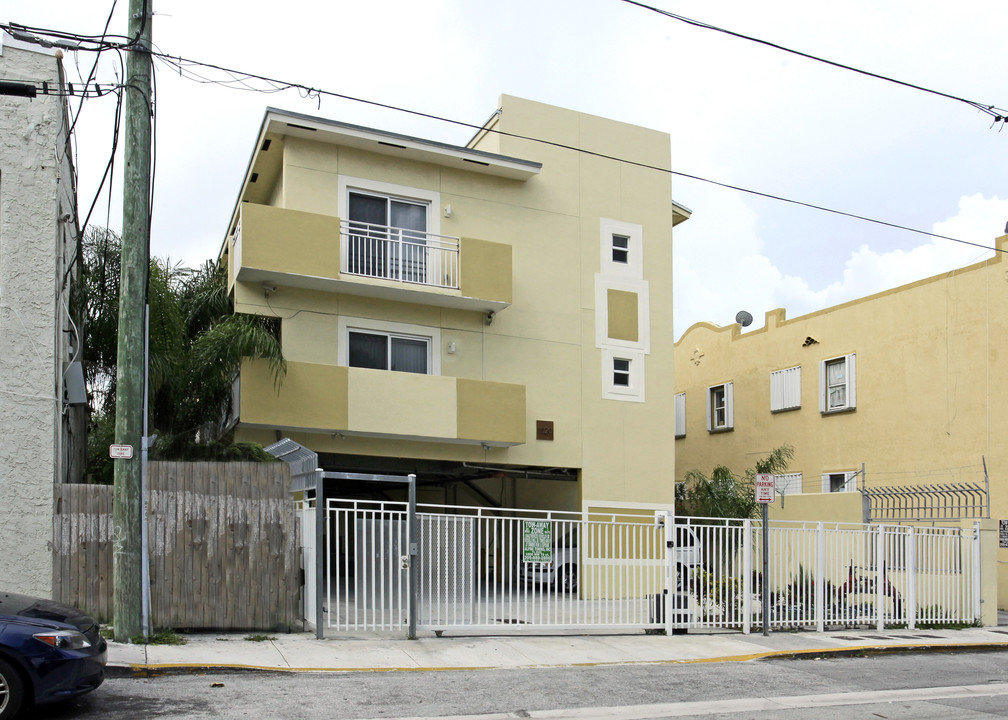 1020 SW 4th St in Miami, FL - Building Photo