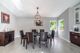 9330 Seagrape Dr in Vero Beach, FL - Foto de edificio - Building Photo