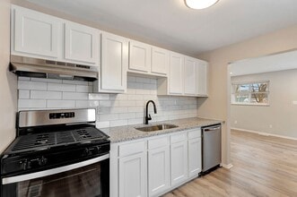 Longfield Apartments in Maderia in Cincinnati, OH - Building Photo - Interior Photo