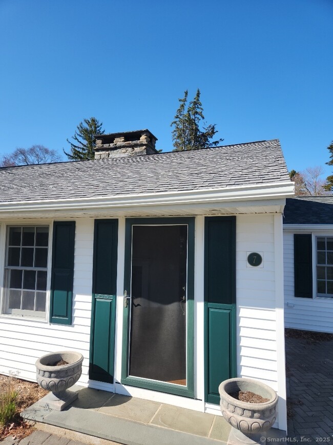 property at 7 Sunset Rd