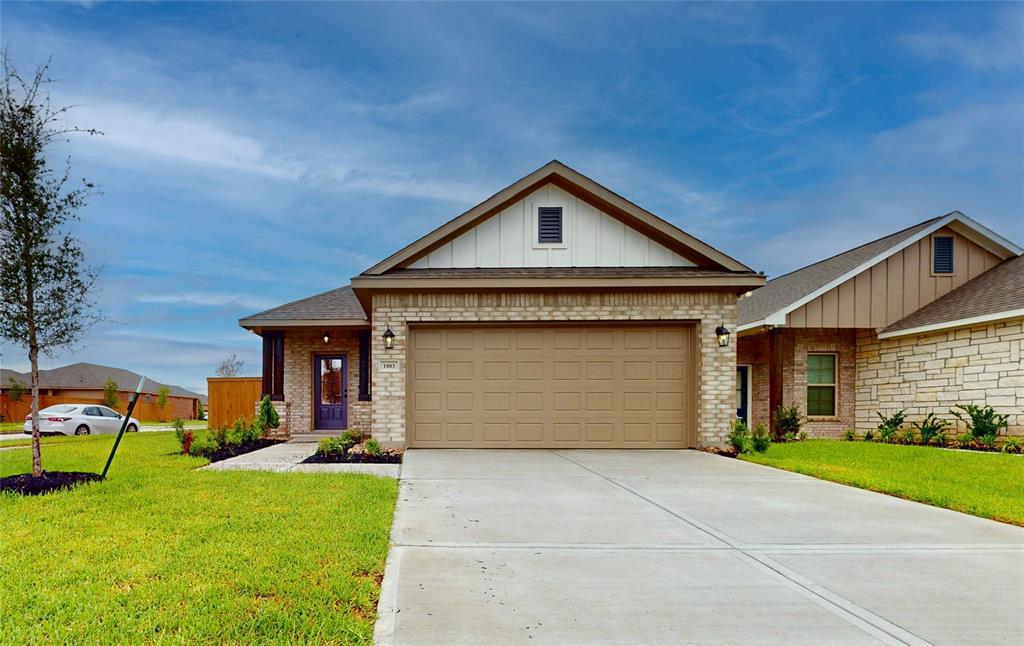 1003 Pecan Harvest Dr in Beasley, TX - Building Photo
