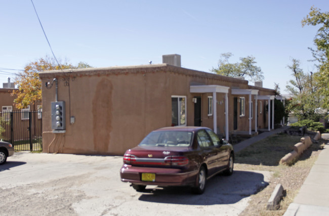 114-118 Sycamore St NE in Albuquerque, NM - Building Photo - Building Photo