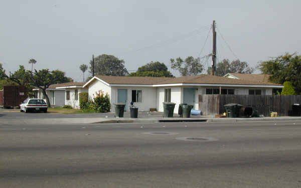 577-579 Victoria St in Costa Mesa, CA - Building Photo - Building Photo