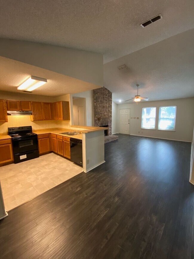 7423 Lazy Trails in San Antonio, TX - Building Photo - Building Photo