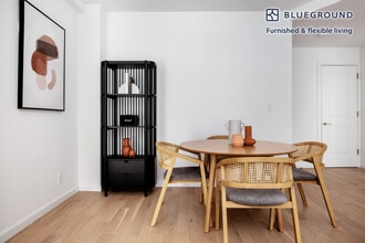 160 E 48th St in New York, NY - Building Photo - Building Photo