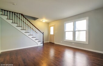 1732 Pickwick Ln in Glenview, IL - Building Photo - Building Photo