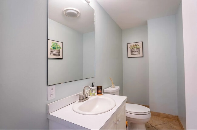 13 Forest St in Newmarket, NH - Building Photo - Building Photo