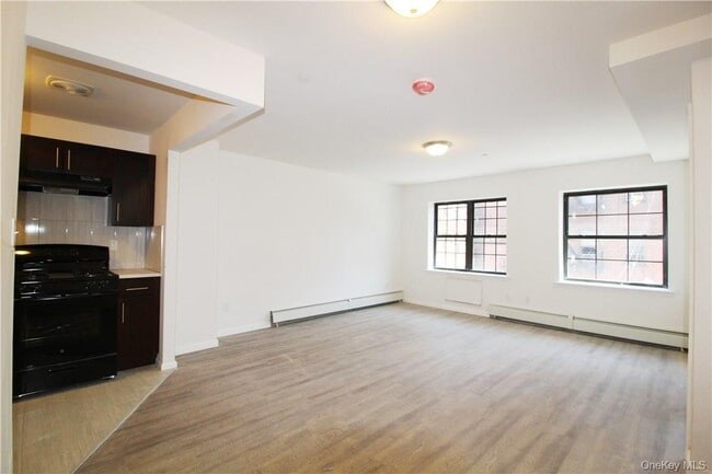 1355 Plimpton Ave in Bronx, NY - Building Photo - Building Photo