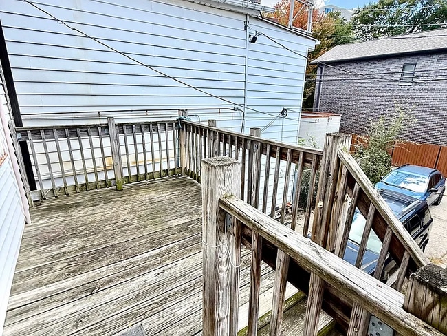 2110 N Western Ave in Chicago, IL - Foto de edificio - Building Photo