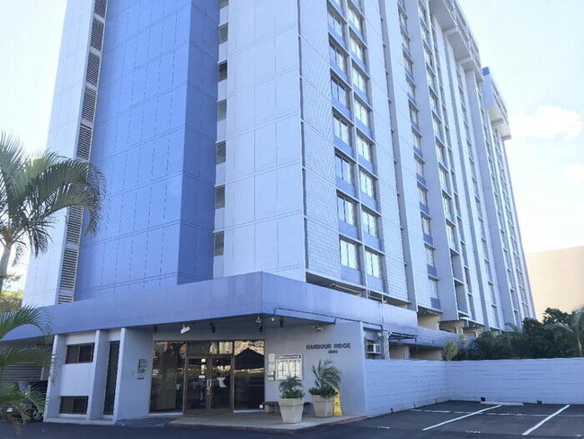 3045 Ala Napuaa Pl in Honolulu, HI - Foto de edificio - Building Photo