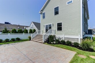 538 W Walnut St in Long Beach, NY - Building Photo - Building Photo