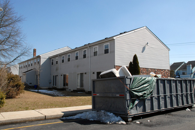 Penny Point Park Apartments in Egg Harbor Township, NJ - Foto de edificio - Building Photo