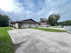 2000 NW 43rd St in Ocala, FL - Building Photo - Building Photo